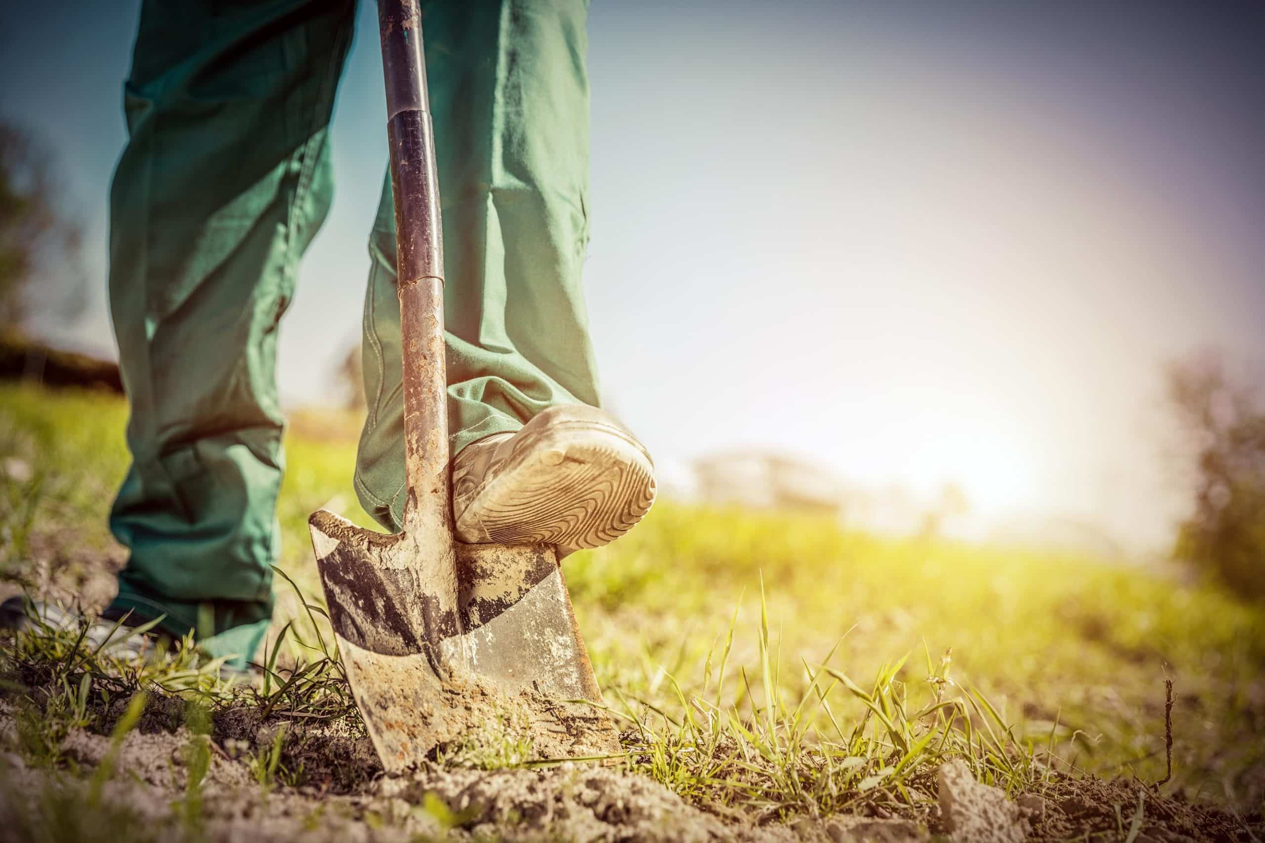 Spade die met de voet de grond in wordt gedrukt